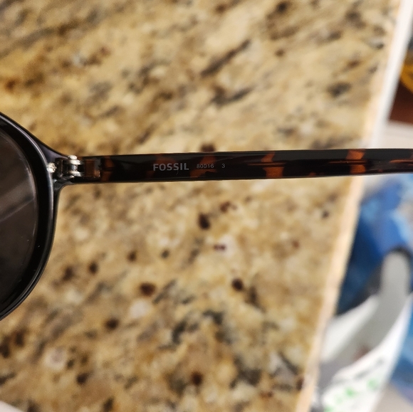 Fossil Round Sunglasses - Picture 5 of 8